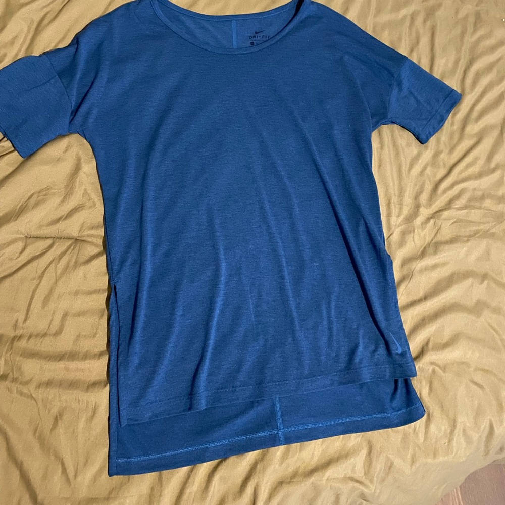 navy/blue nike dry fit shirt